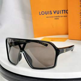 Picture of Louis Vuitton Sunglasses _SKUfw77817716fw